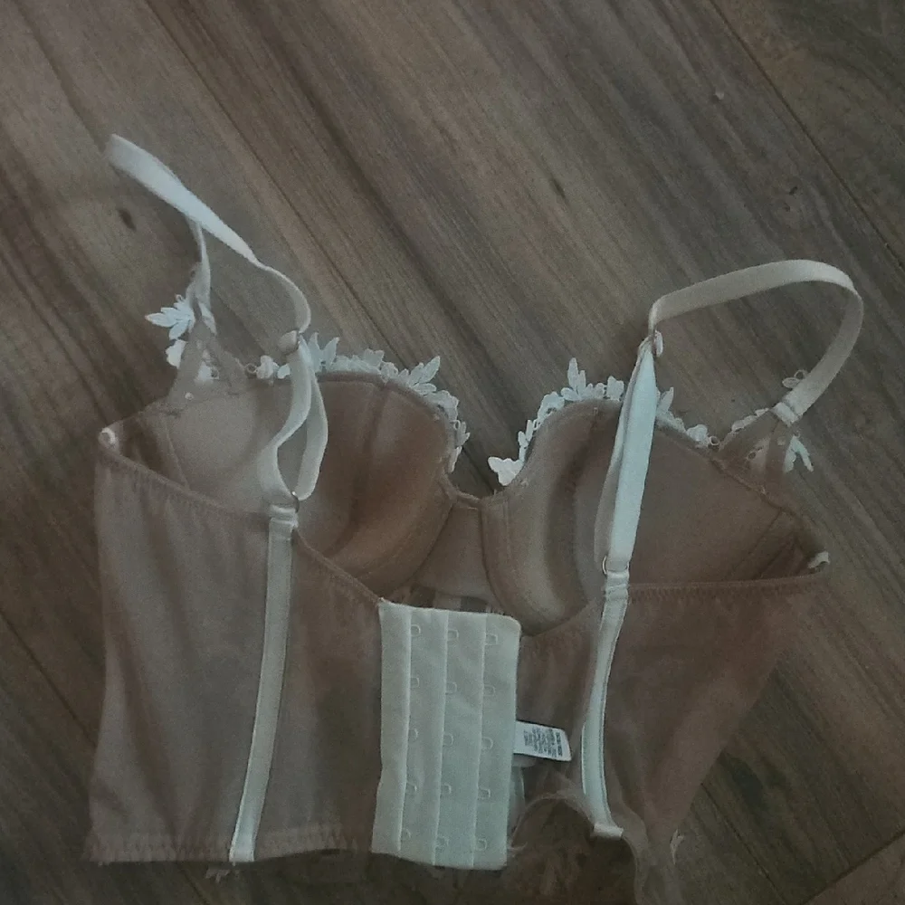 Victoria's Secret Sheer Lace Bra in White - Picture 6 of 6